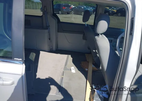 2009 Chrysler Town & Country Lx z USA, uszkodzony, nr VIN 2A8HR44E89R614926